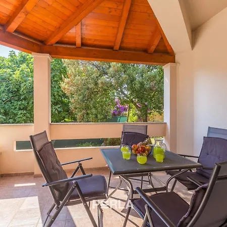 Guest house House Vinkuran