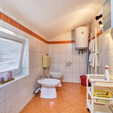 House In A Quiet Location Near Pula Vinkuran
