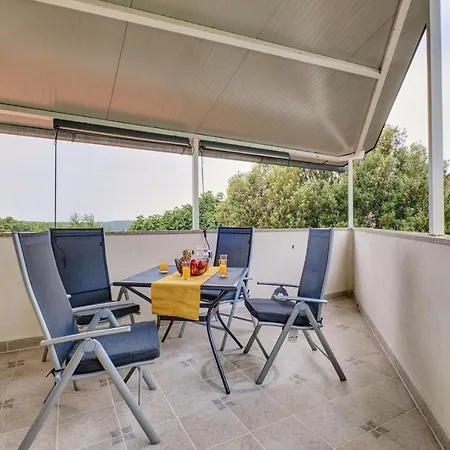House In A Quiet Location Near Pula 3*