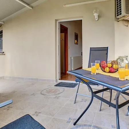 House In A Quiet Location Near Pula 3*