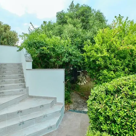 House In A Quiet Location Near Pula Gasthuis