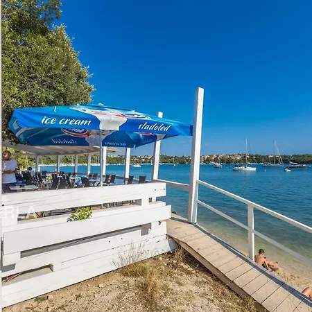 House In A Quiet Location Near Pula Penzion 3*