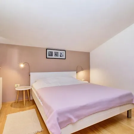 House In A Quiet Location Near Pula Penzion 3*