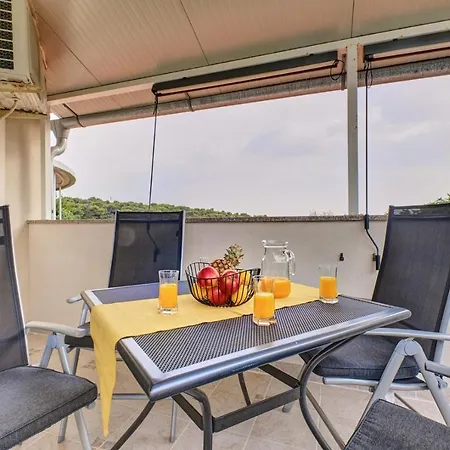 House In A Quiet Location Near Pula 4*